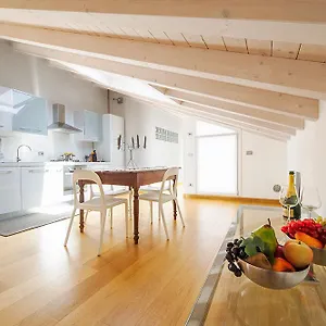 23 Apartment Como
